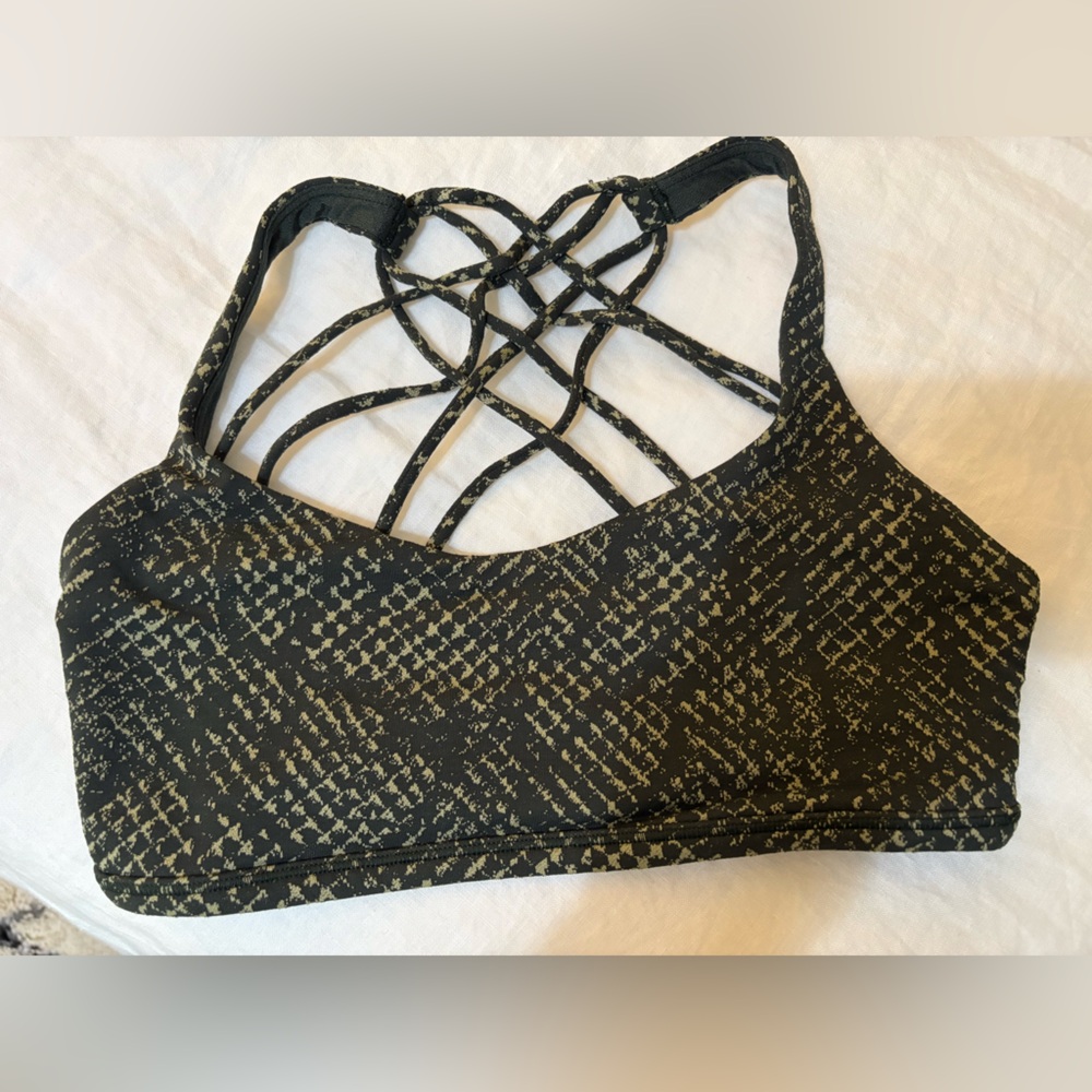 Lululemon snakeskin free to be wild bra